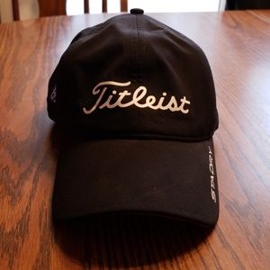 Titleist mens golf hat.